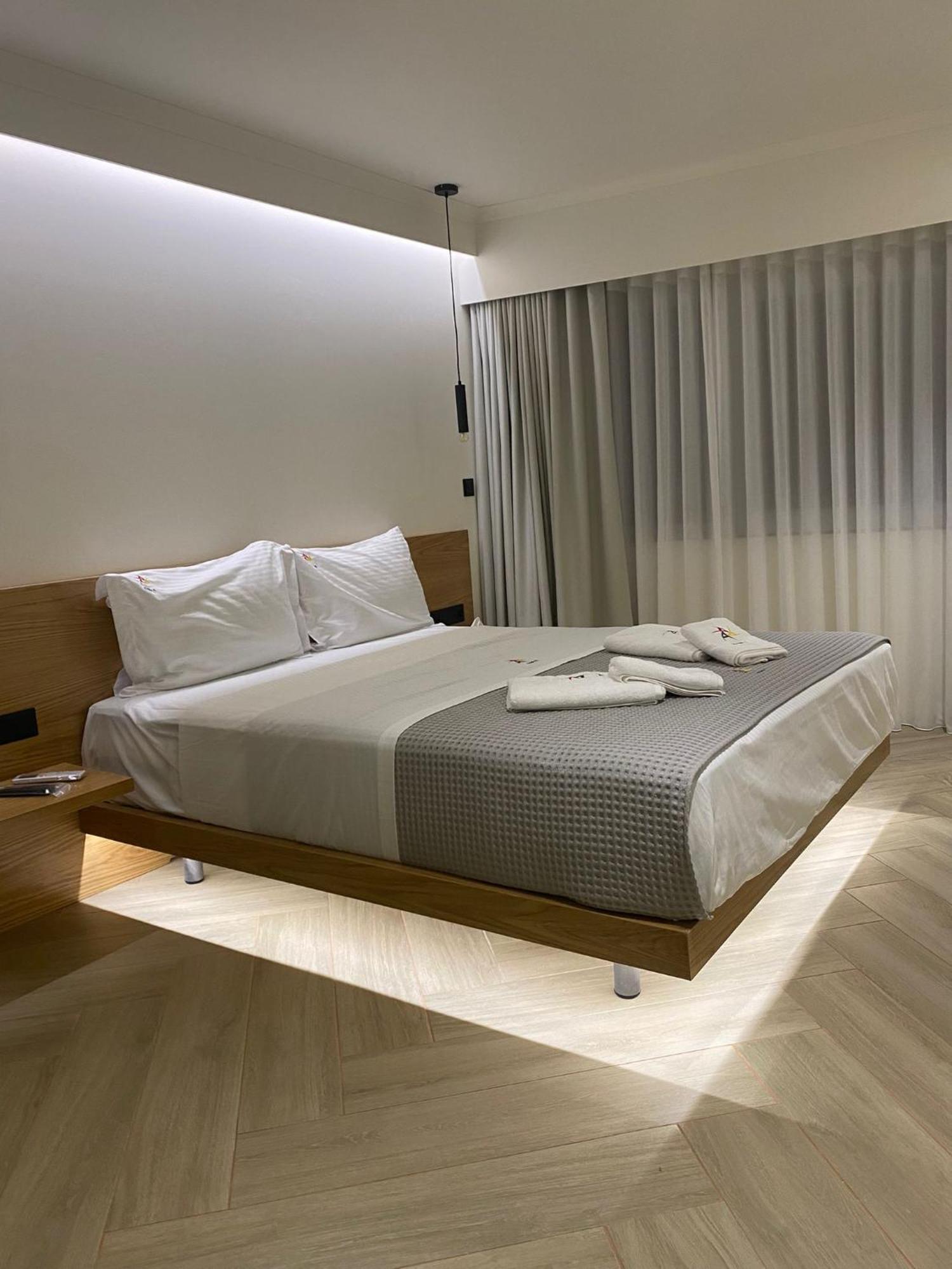 Triple A - Near Ermou Shopping Street - Family Hospitality - Free Parking! Aparthotel เอเธนส์ ภายนอก รูปภาพ