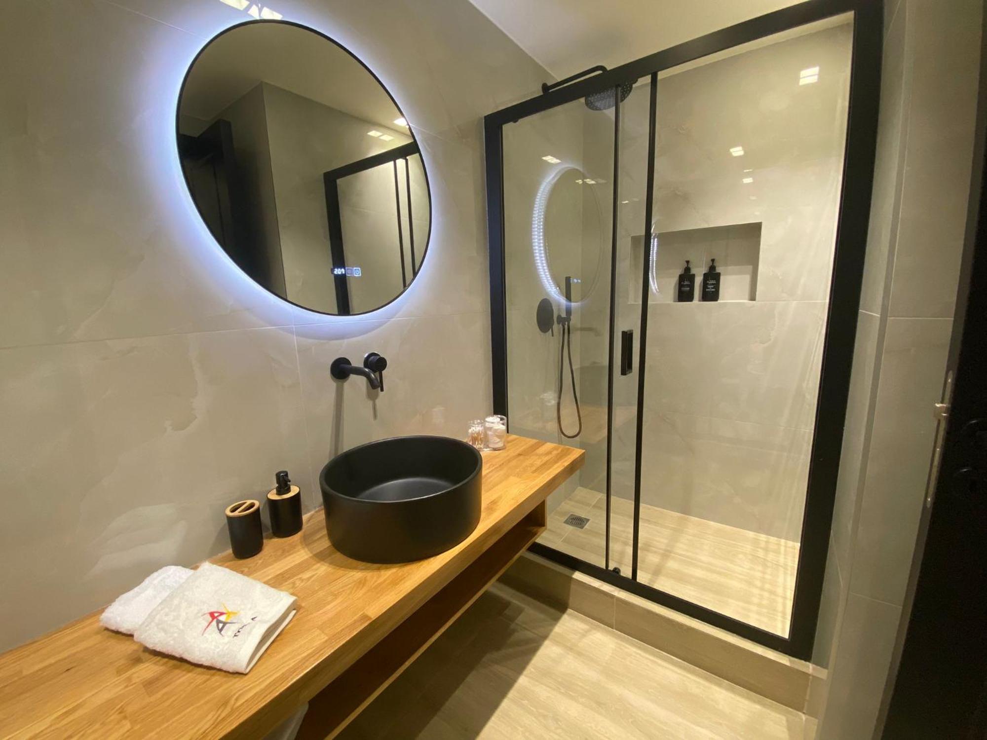 Triple A - Near Ermou Shopping Street - Family Hospitality - Free Parking! Aparthotel เอเธนส์ ภายนอก รูปภาพ