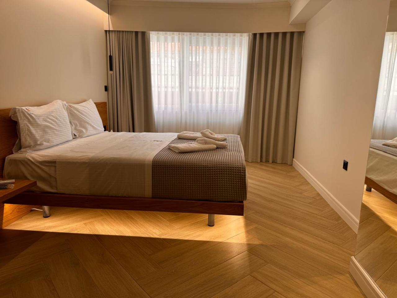 Triple A - Near Ermou Shopping Street - Family Hospitality - Free Parking! Aparthotel เอเธนส์ ภายนอก รูปภาพ