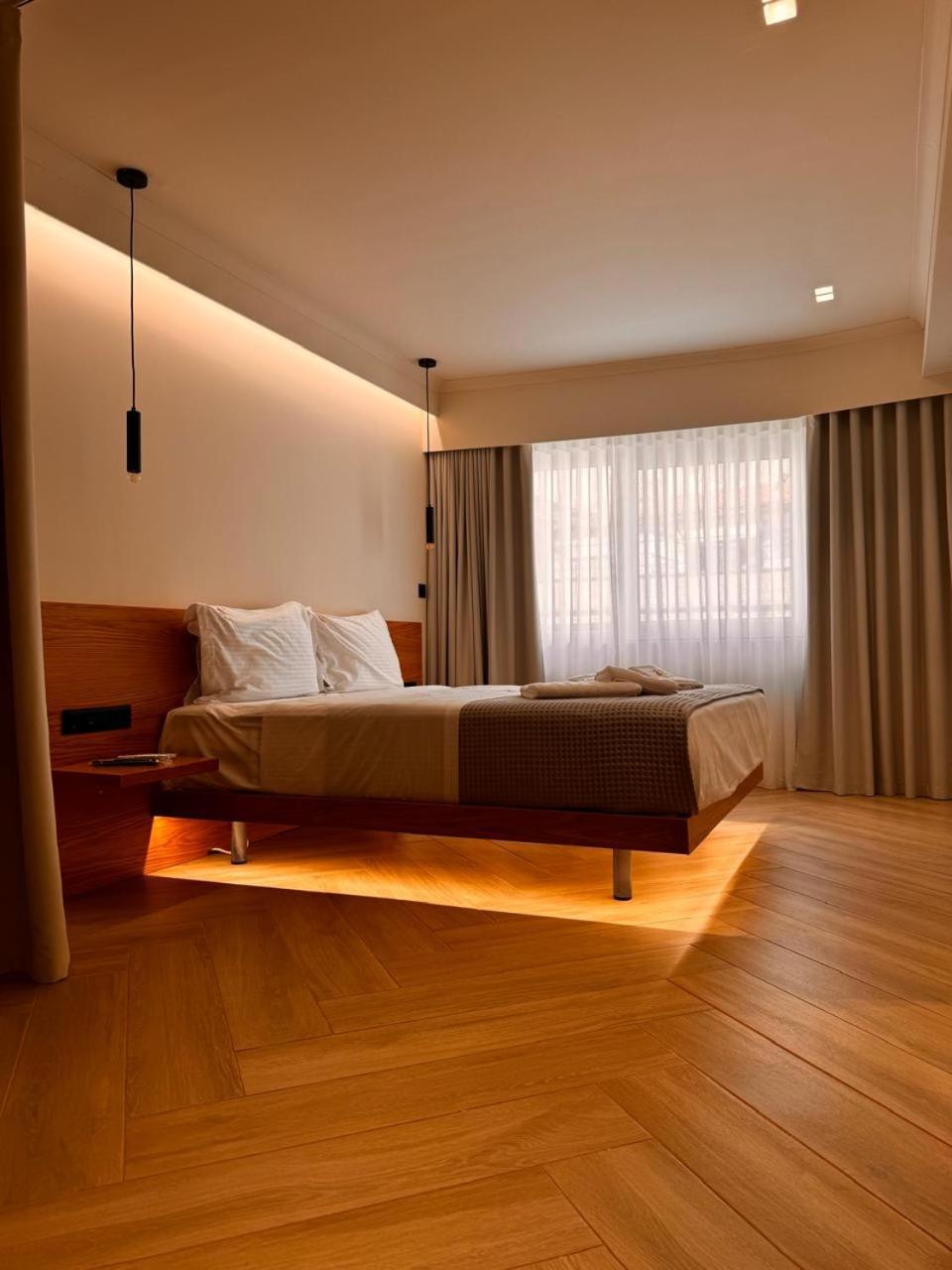 Triple A - Near Ermou Shopping Street - Family Hospitality - Free Parking! Aparthotel เอเธนส์ ภายนอก รูปภาพ