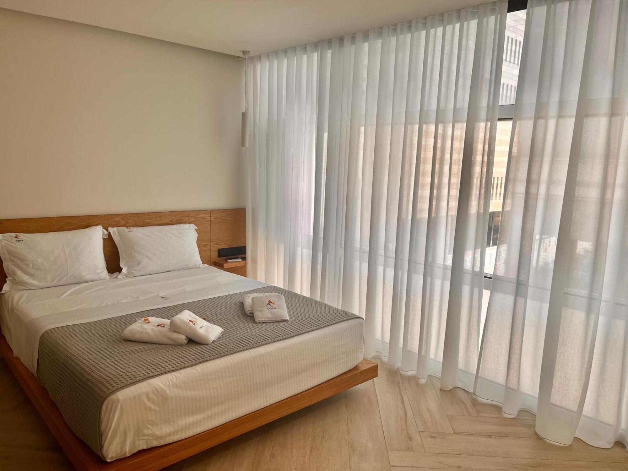 Triple A - Near Ermou Shopping Street - Family Hospitality - Free Parking! Aparthotel เอเธนส์ ภายนอก รูปภาพ